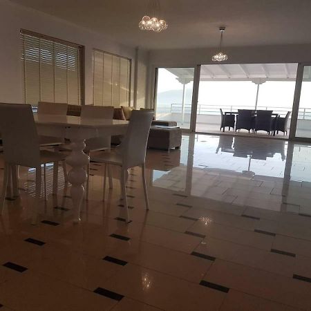 Sea Front Penthouse Apartment Sarande Bagian luar foto