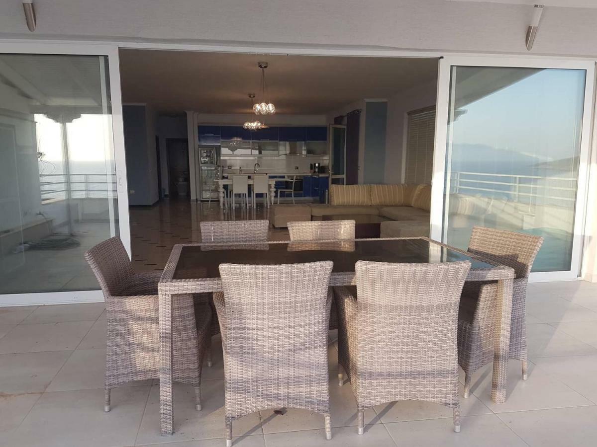 Sea Front Penthouse Apartment Sarande Bagian luar foto