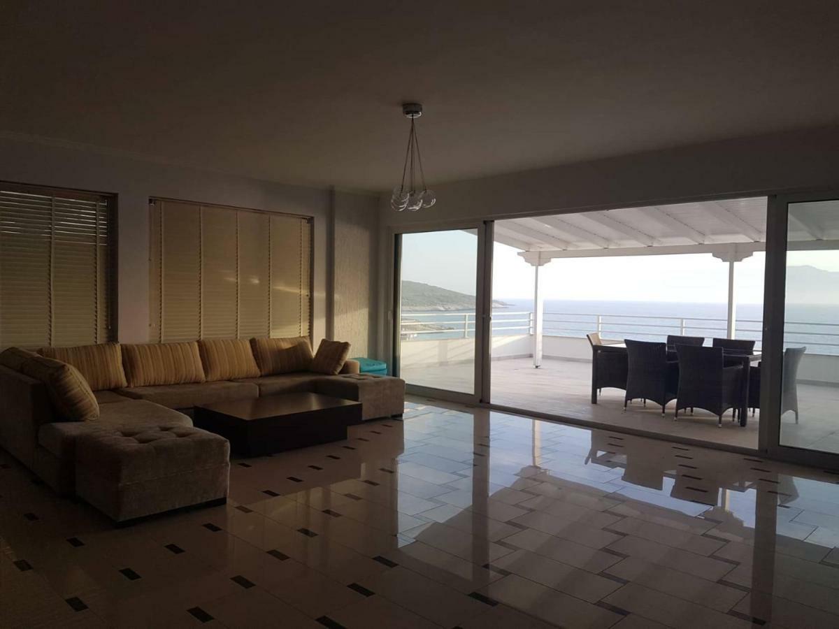 Sea Front Penthouse Apartment Sarande Bagian luar foto