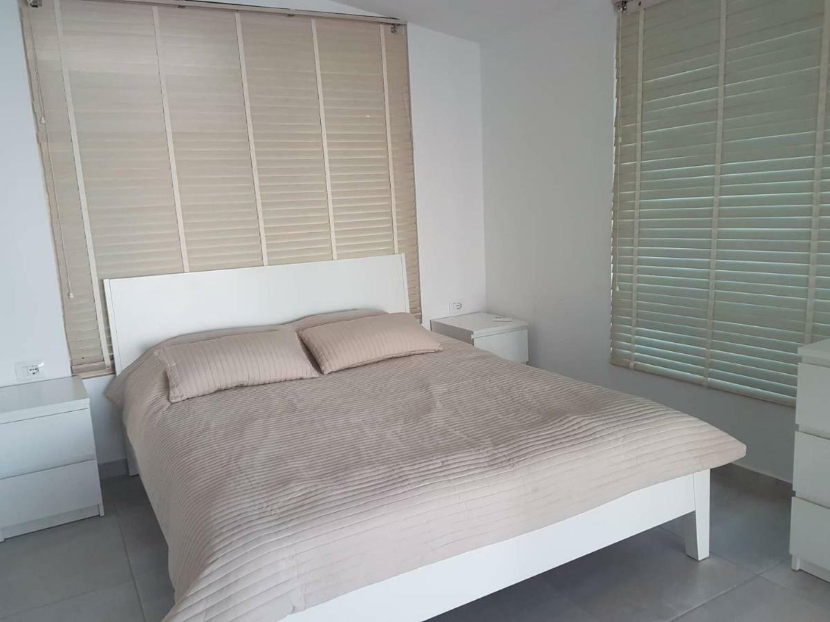 Sea Front Penthouse Apartment Sarande Bagian luar foto