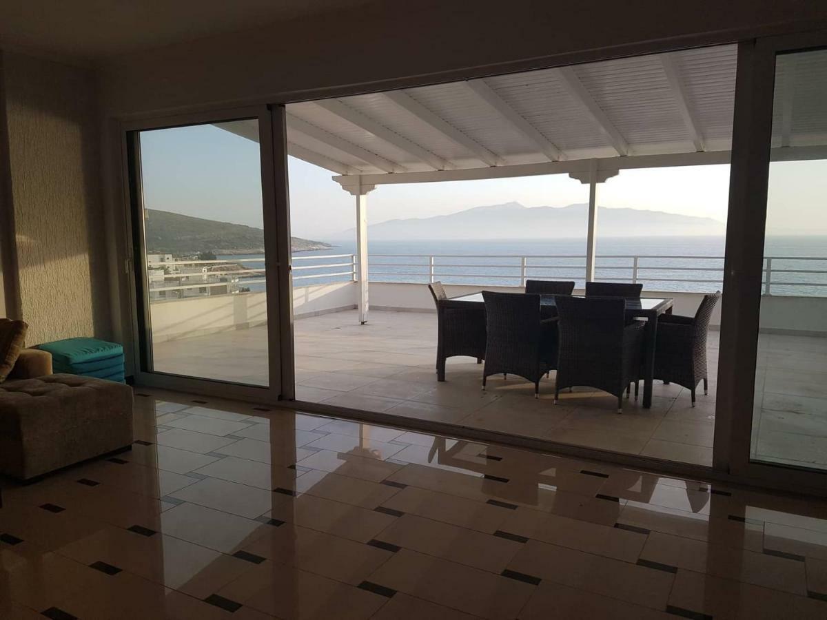 Sea Front Penthouse Apartment Sarande Bagian luar foto